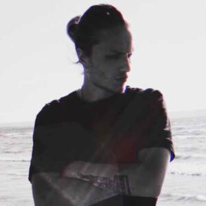 دانلود آهنگ پوبون به نام قلب شیشه ای